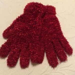 ⭐️ 2 for $10 ⭐️ BUNDLE AND SAVE!! Red Fuzzy Gloves